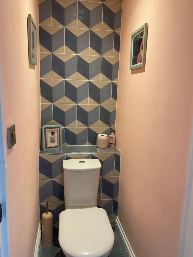 Luxury Spacious Renovated Townhouse แกรนแธม ภายนอก รูปภาพ