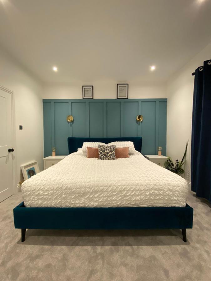 Luxury Spacious Renovated Townhouse แกรนแธม ภายนอก รูปภาพ