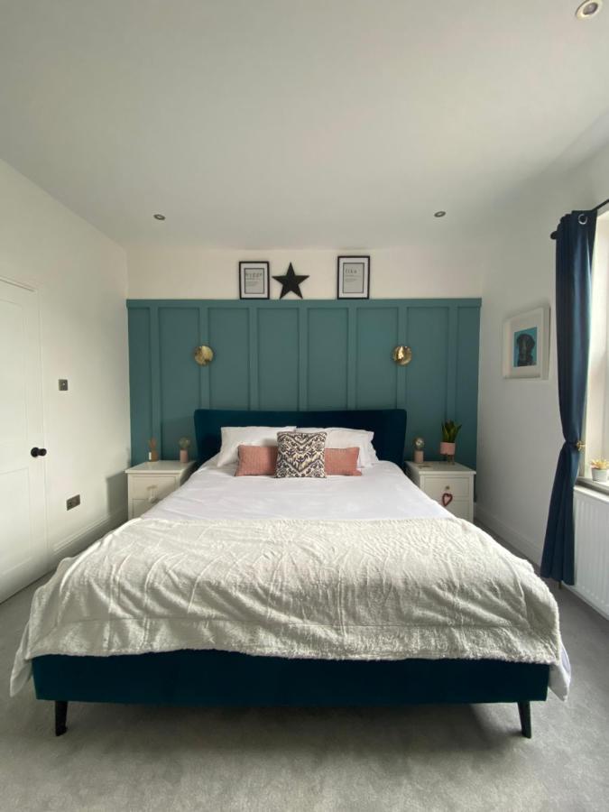 Luxury Spacious Renovated Townhouse แกรนแธม ภายนอก รูปภาพ
